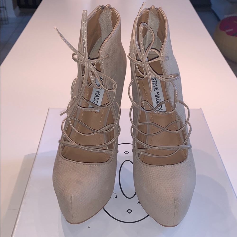 Steve Madden Grenadne Taupe Textured Heels